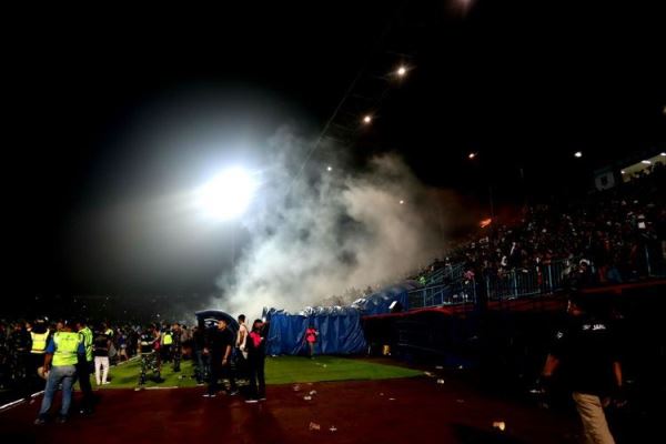 Ini Bahaya Gas Air Mata dan Larangan FIFA soal Penggunaannya di Stadion